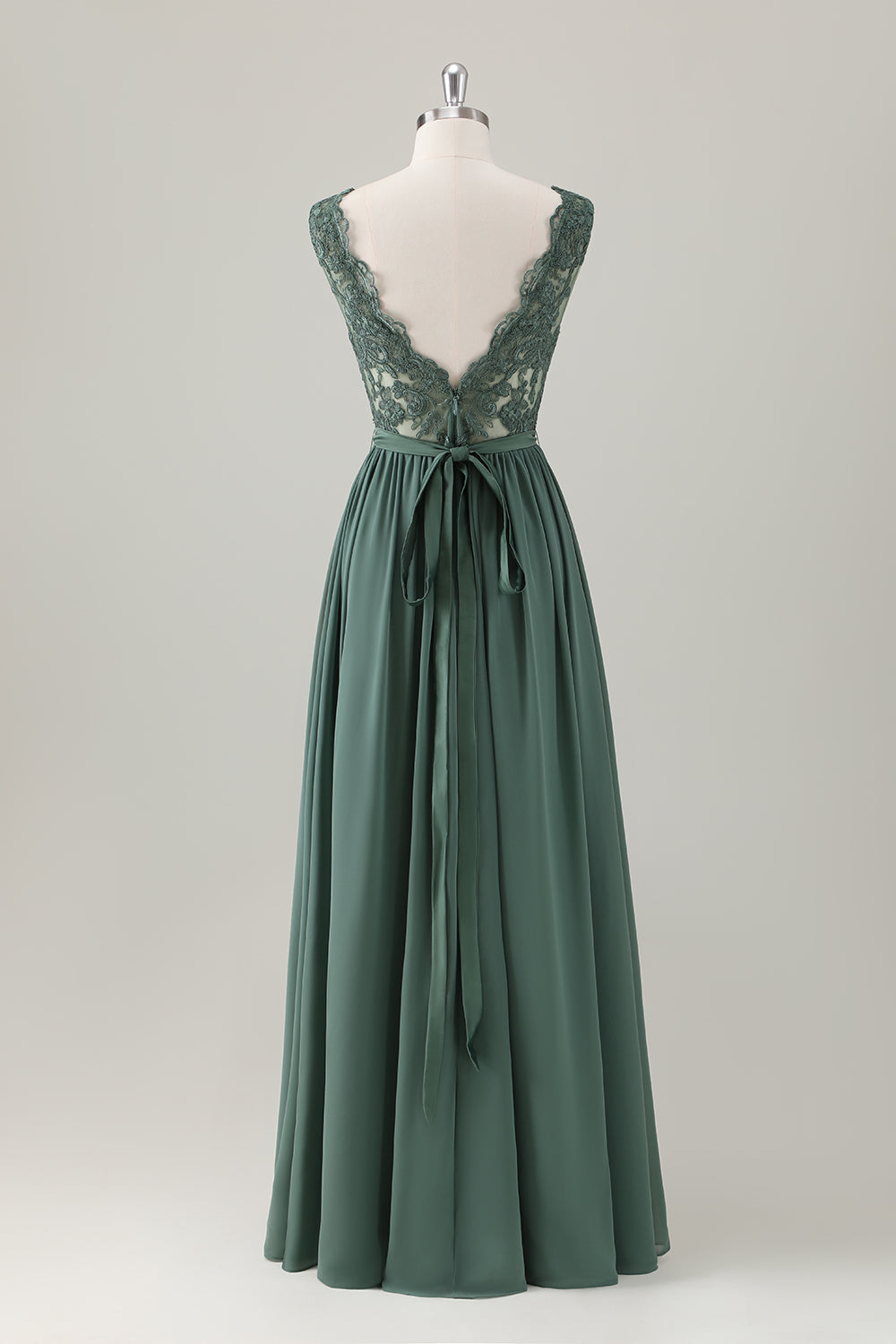 Vestido largo de dama de honor de encaje de eucalipto con abertura