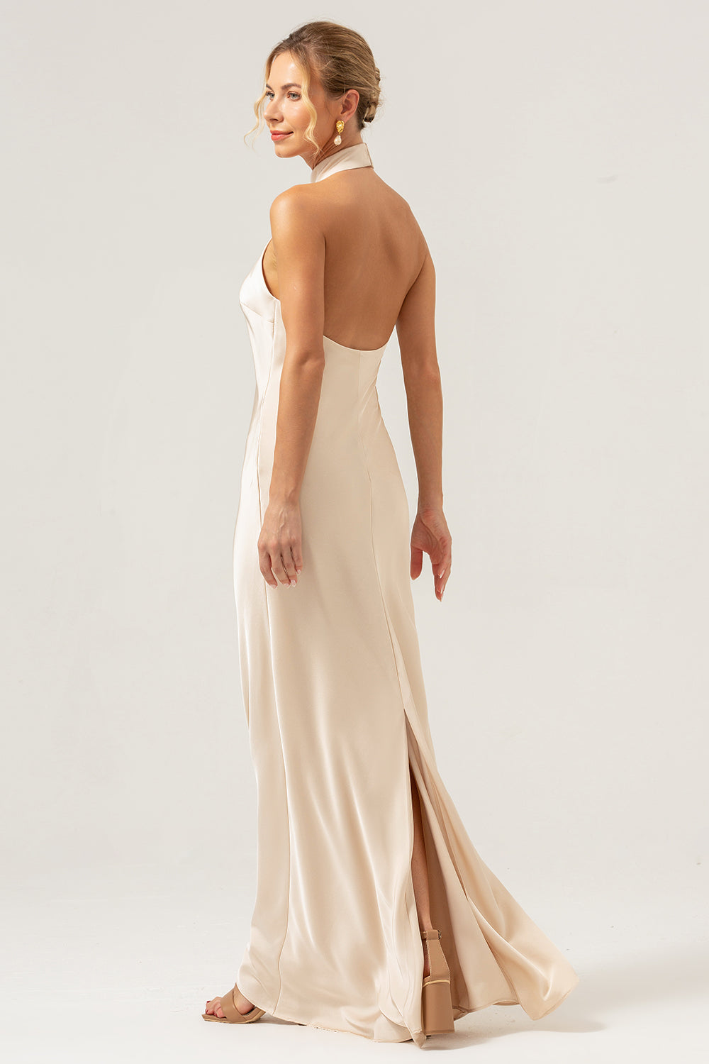 Vestido de dama de honor de sirena halter champán con abertura