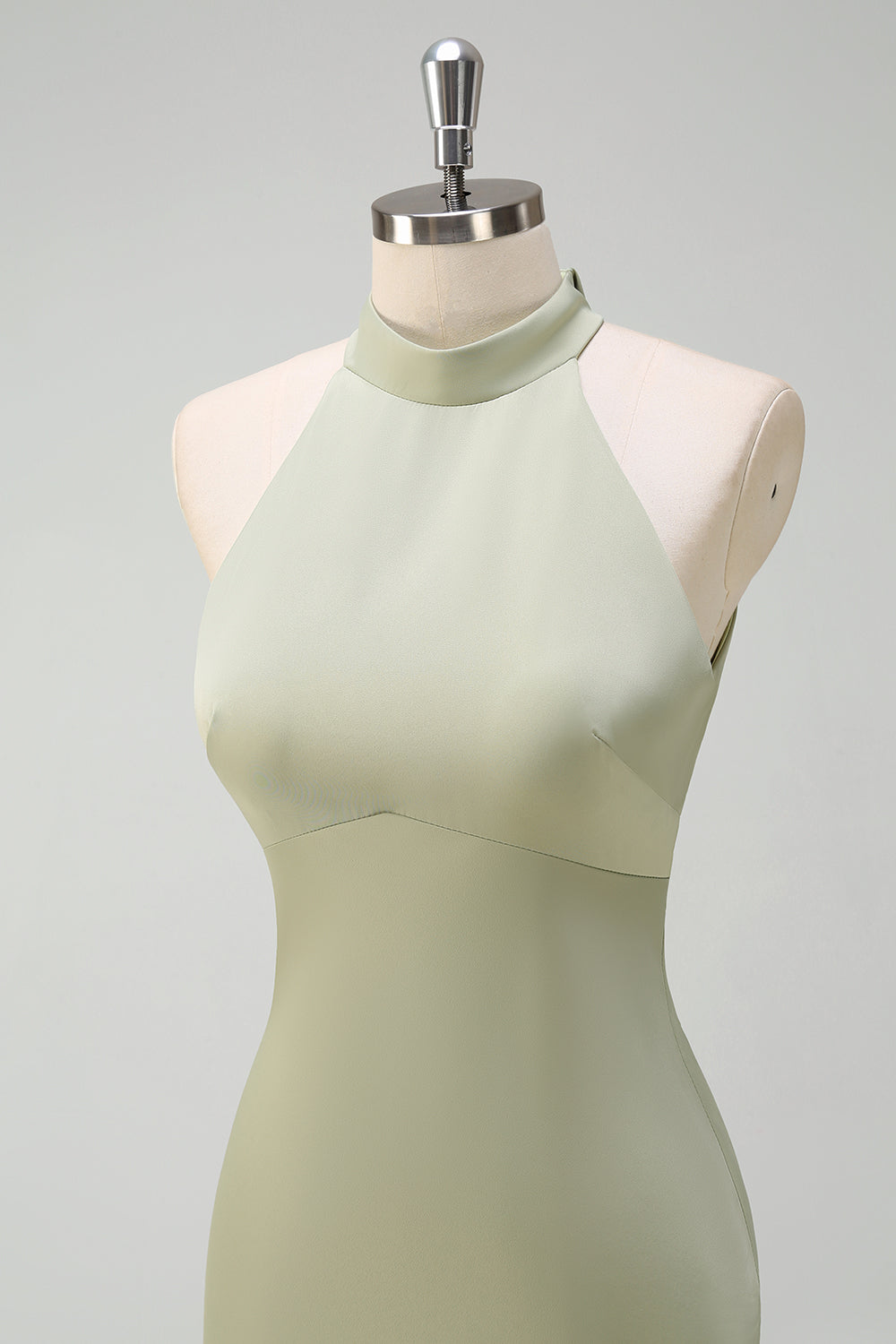 Elegante vestido de dama de honor de sirena de satén halter de salvia