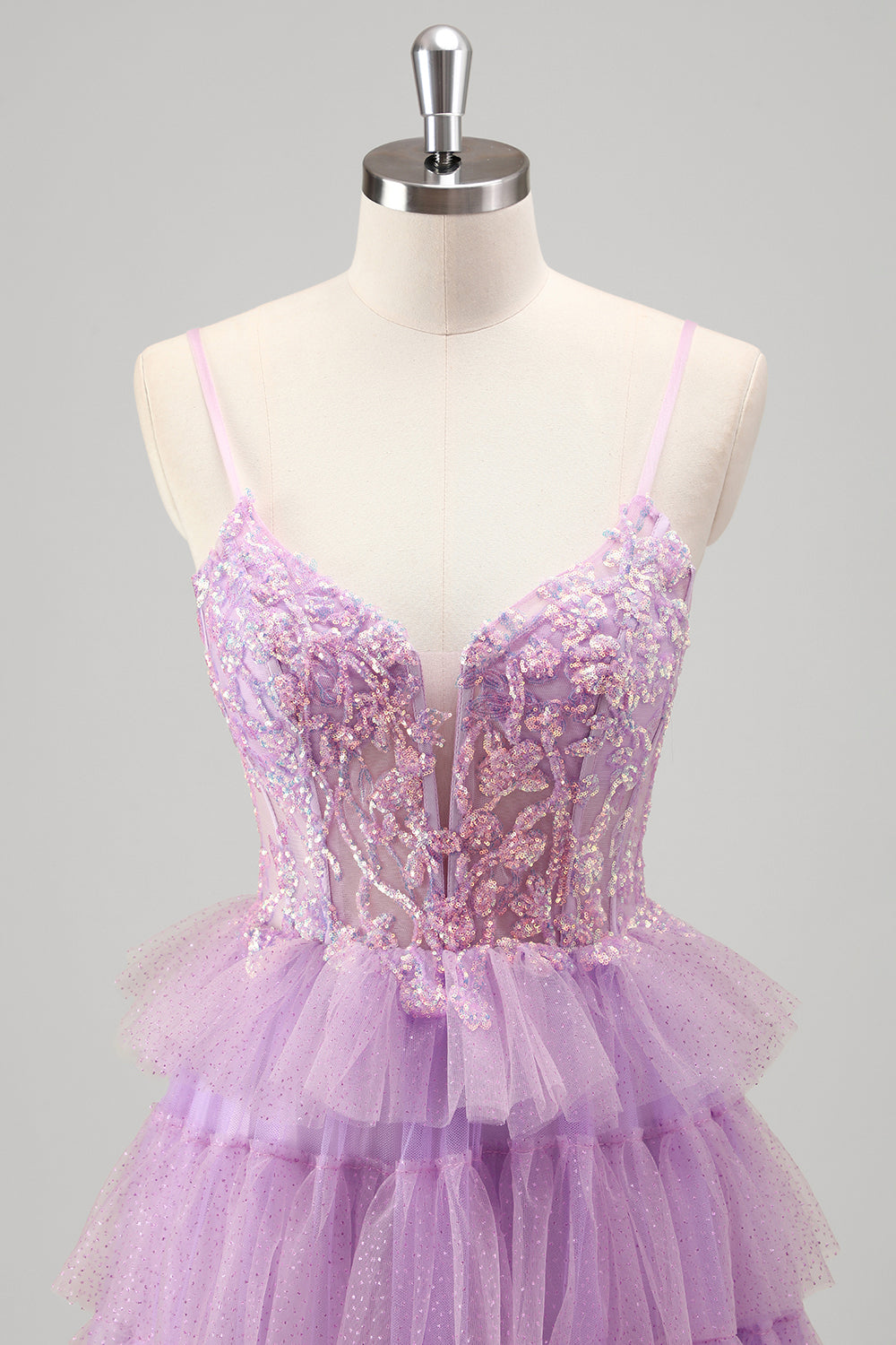 Vestido de fiesta brillante de lentejuelas lilas escalonadas de una línea con abertura