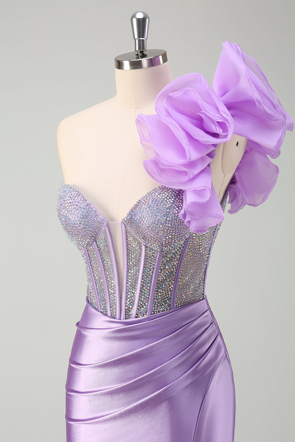 Corsé de cuentas de sirena lila brillante Vestido de fiesta largo de un hombro con abertura