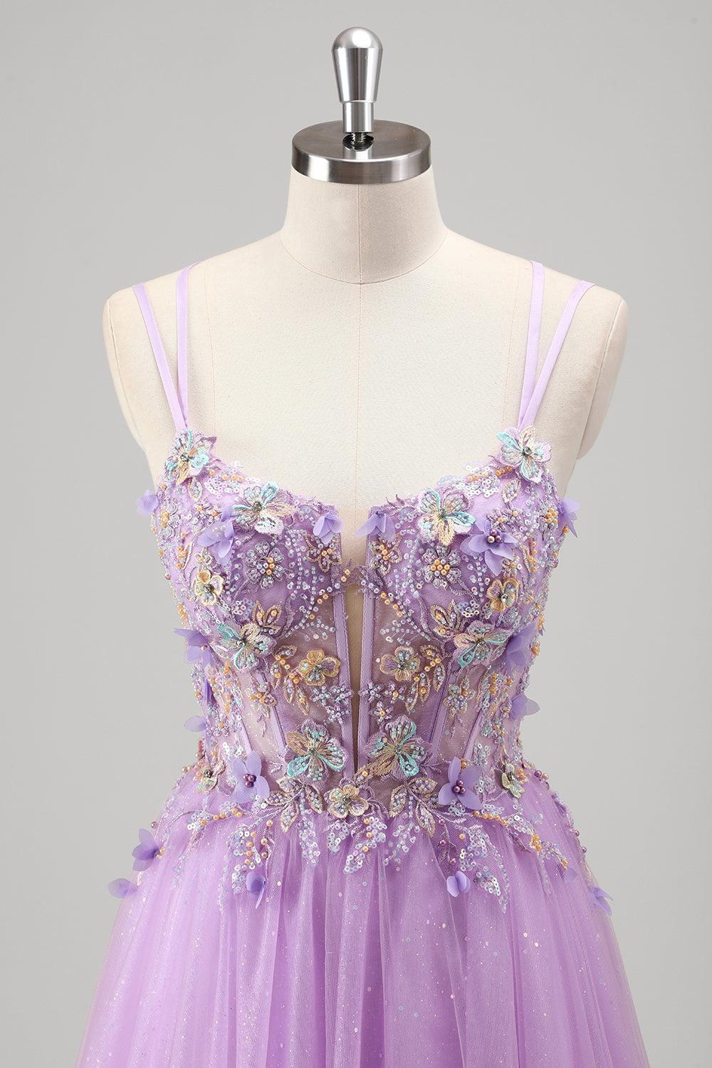 Vestido de fiesta con apliques florales lilas con cuentas brillantes