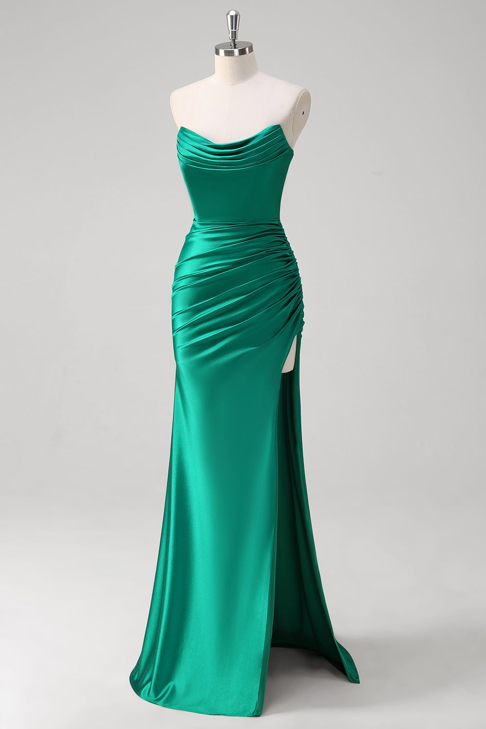 Vestido de fiesta largo fruncido de satén sin tirantes de sirena verde con abertura