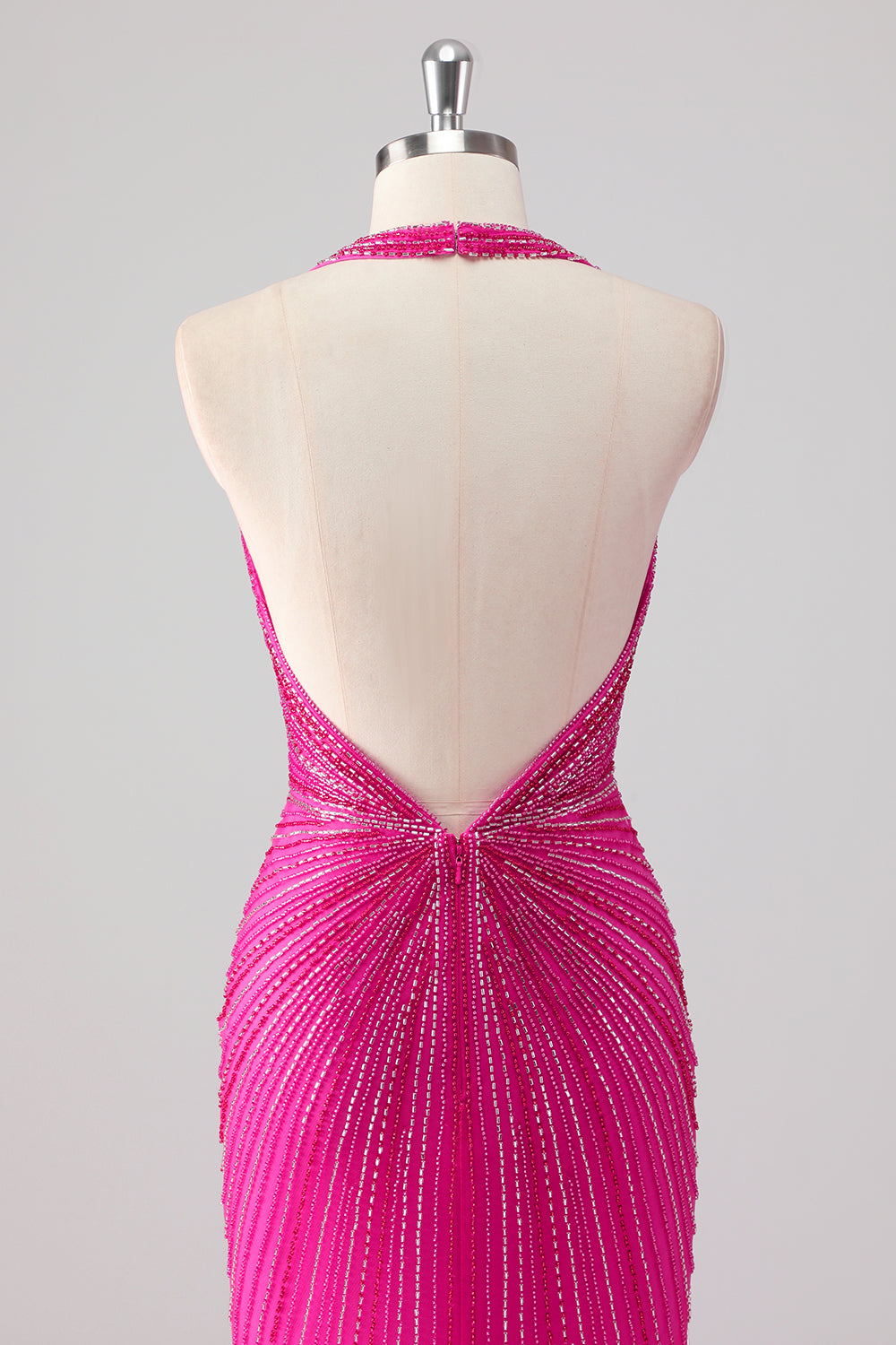 Vestido largo de fiesta con cuentas y espalda abierta de sirena fucsia con abertura