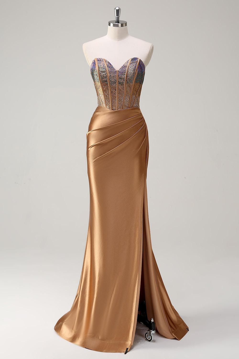 Vestido de fiesta de satén de sirena con cuentas de corazón marrón con abertura