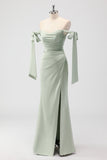 Vestido de dama de honor largo fruncido con hombros descubiertos de sirena verde salvia