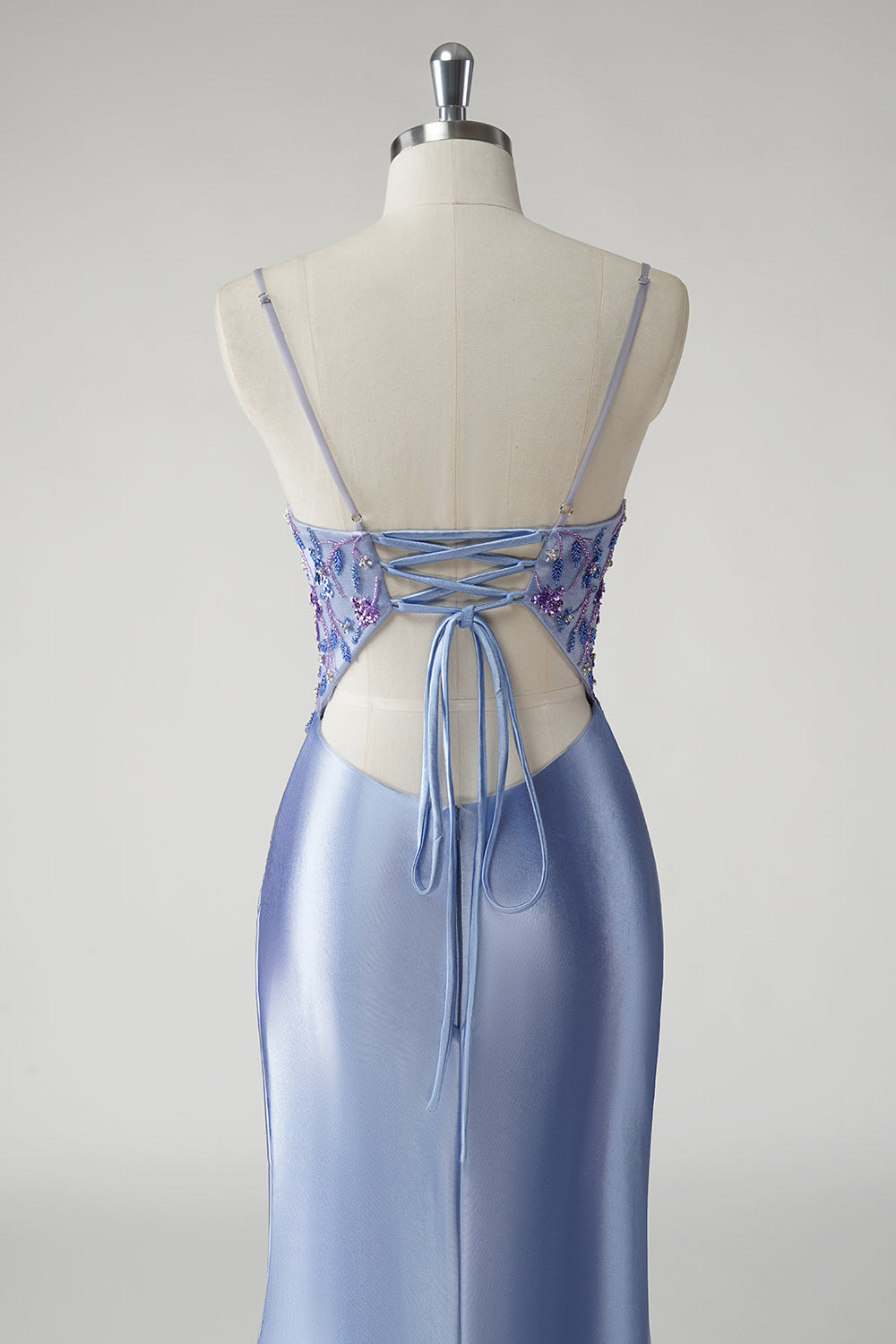 Vestido de fiesta largo floral de satén azul brillante con abertura