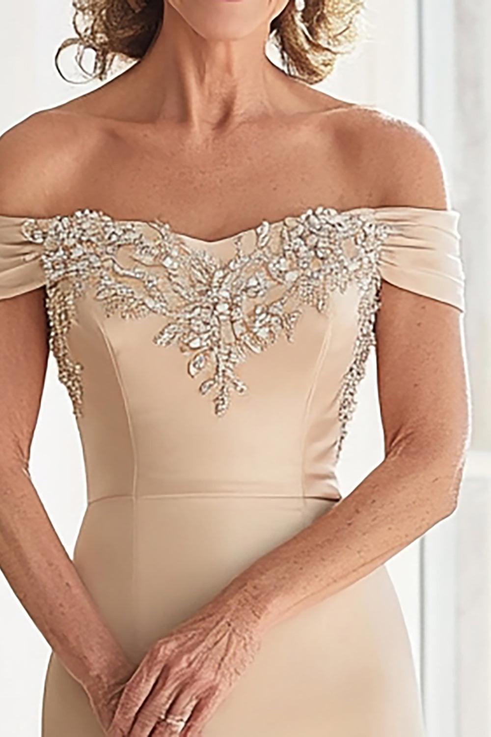 Champagne Off the Shoulder Swine Vestido Madre de la Novia con Apliques