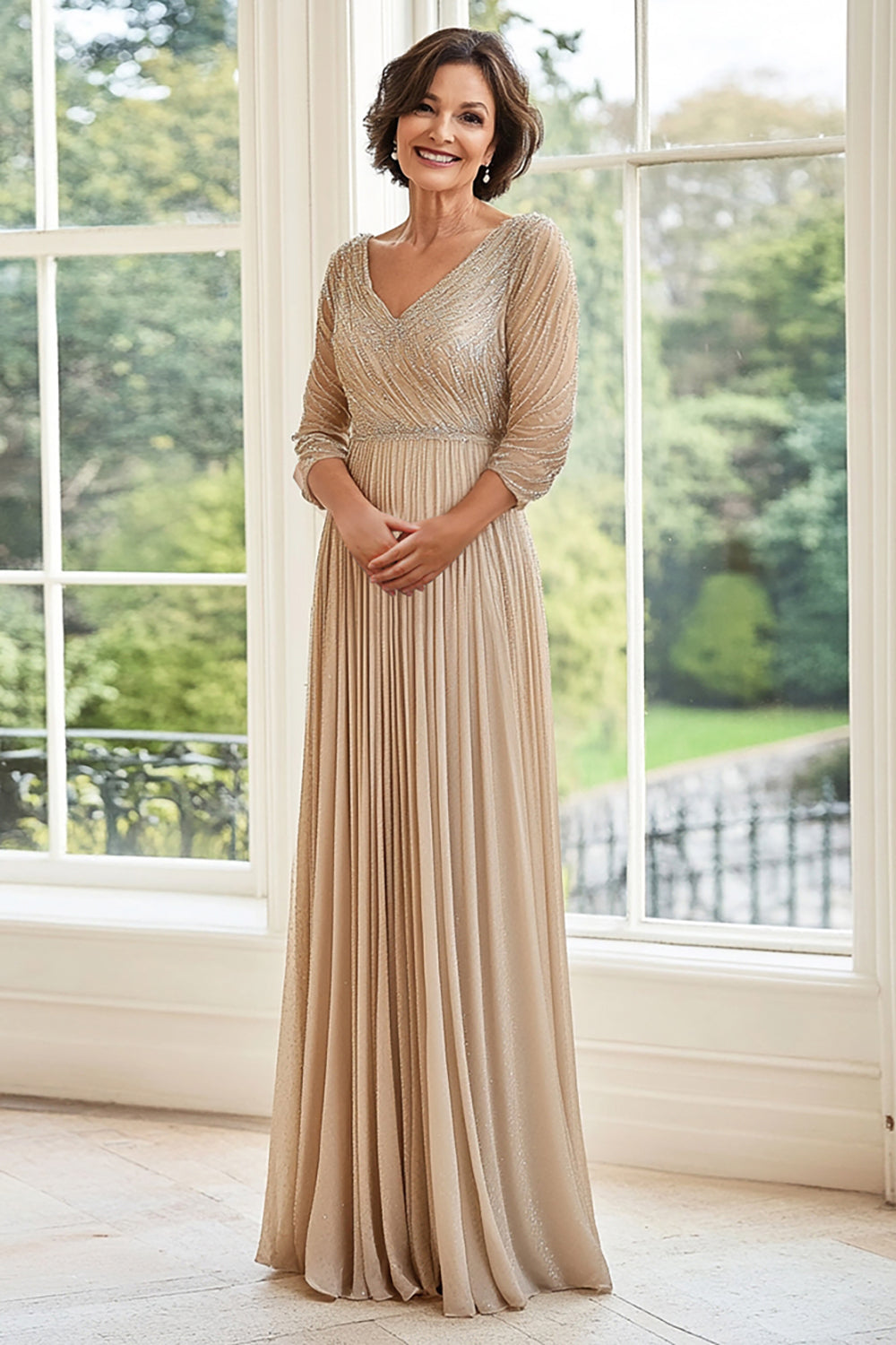 Elegante Champagne A Line Escote En V Vestido plisado Madre De La Novia