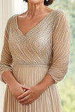 Elegante Champagne A Line Escote En V Vestido plisado Madre De La Novia