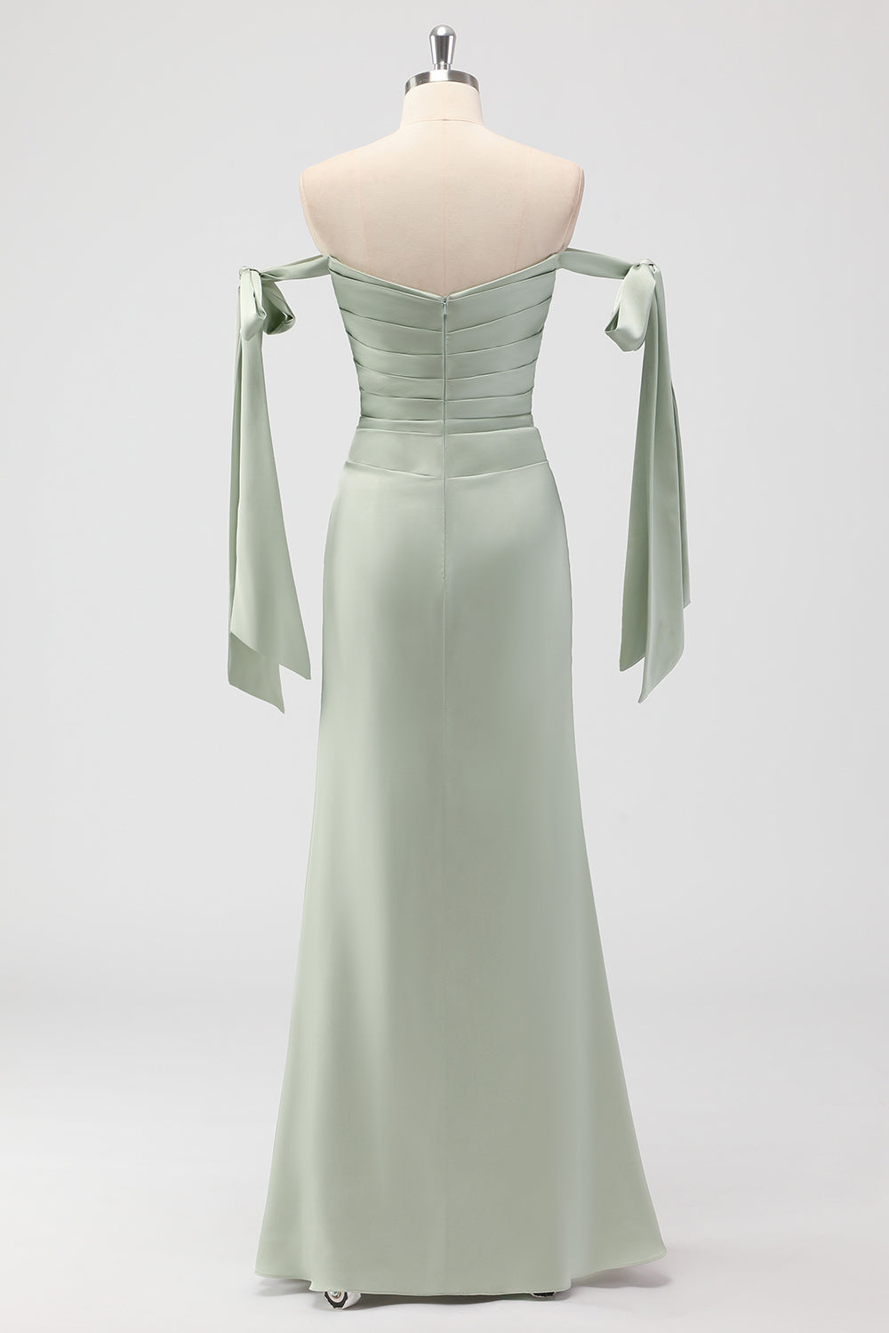 Vestido de dama de honor largo fruncido con hombros descubiertos de sirena verde salvia