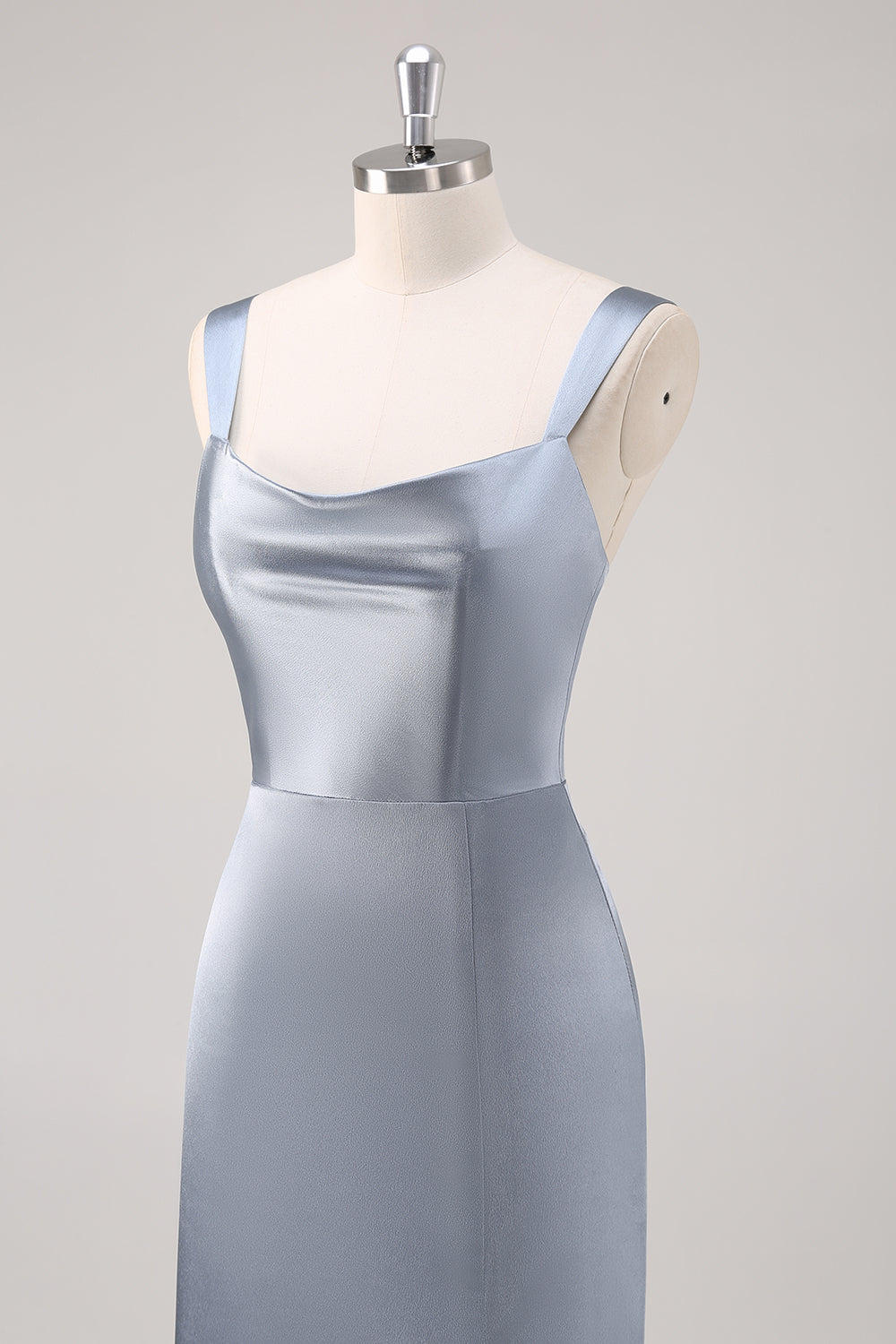 Vestido de dama de honor de satén azul grisáceo con abertura