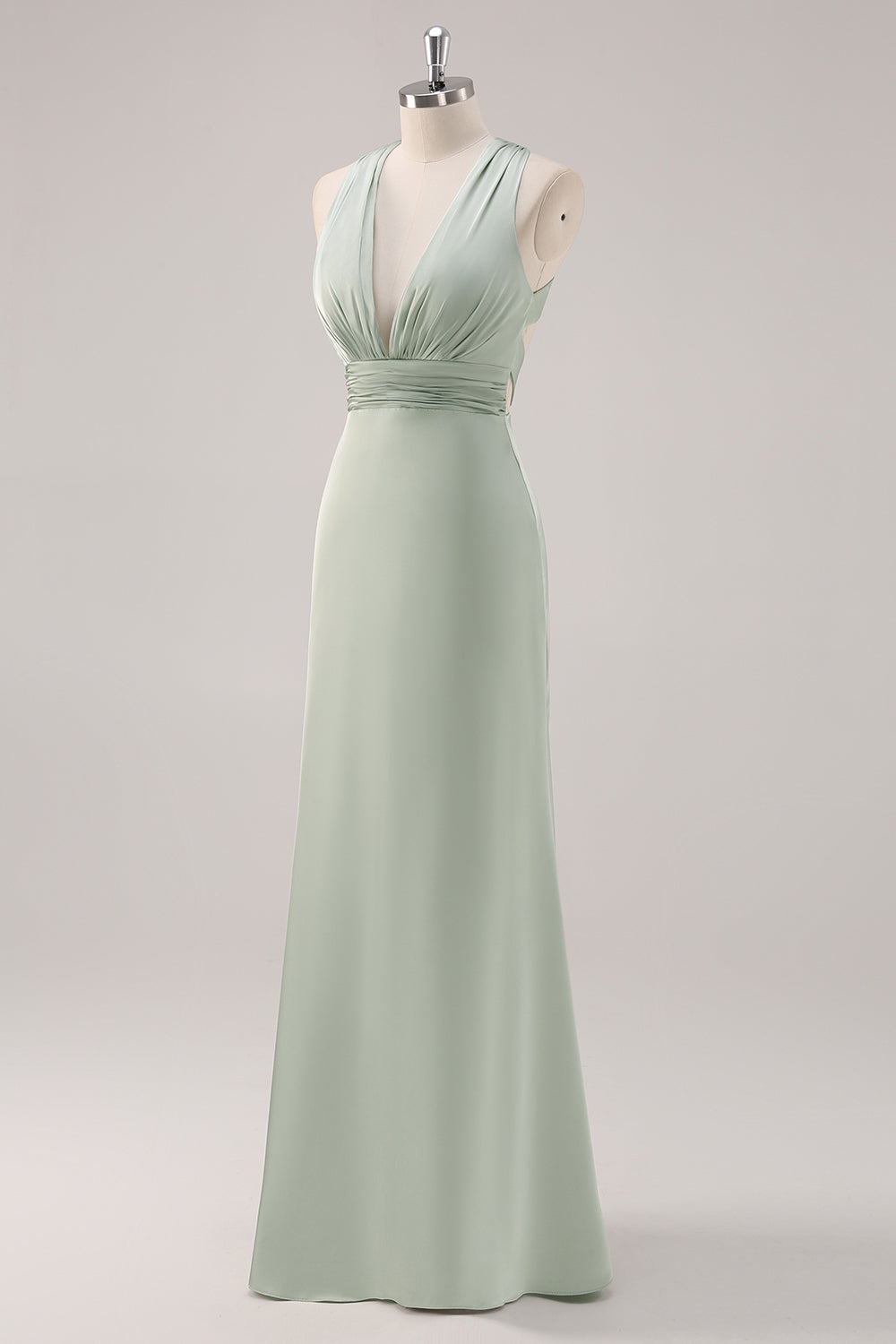 Vestido de dama de honor largo sin espalda con escote en V profundo de satén verde salvia