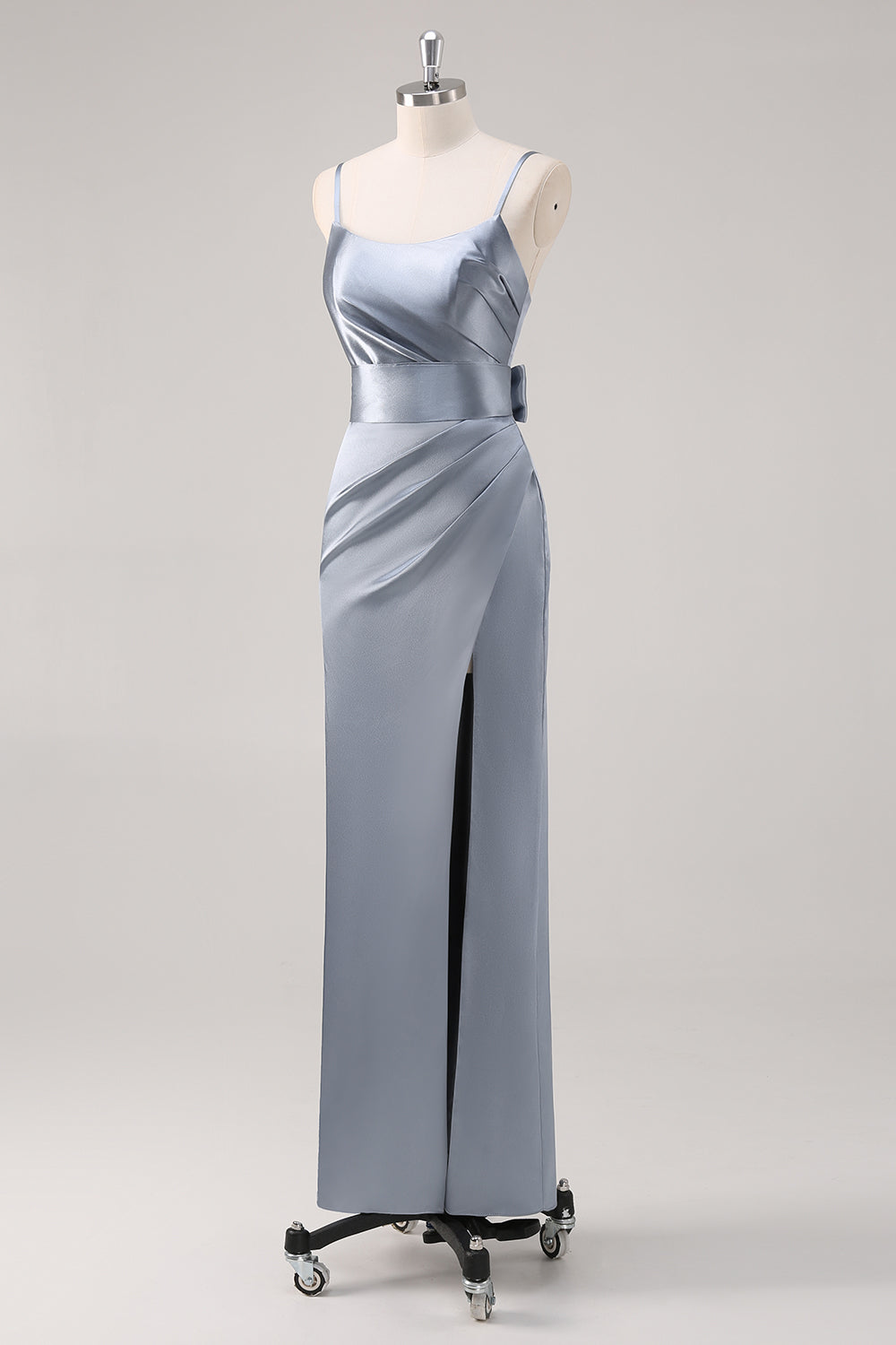 Vestido de dama de honor con abertura de tirantes finos grises azules fruncidos