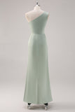 Vestido de dama de honor de un solo hombro verde salvia simple con abertura