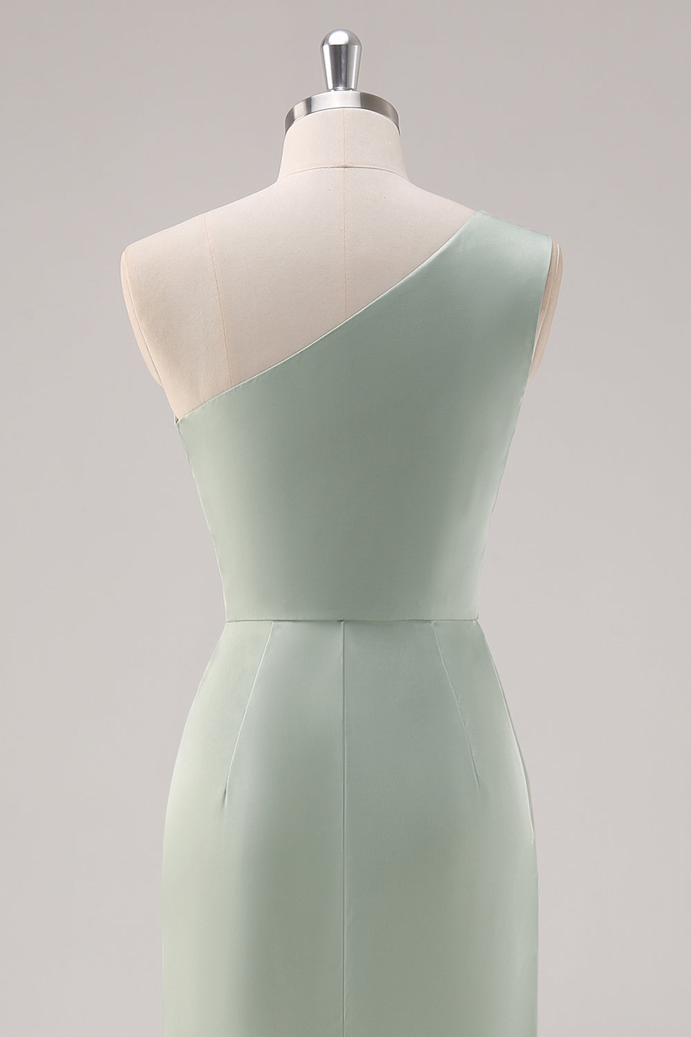 Vestido de dama de honor de un solo hombro verde salvia simple con abertura