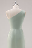 Vestido de dama de honor de un solo hombro verde salvia simple con abertura