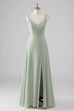 Vestido de dama de honor de gasa con cuello en V verde salvia de una línea con abertura