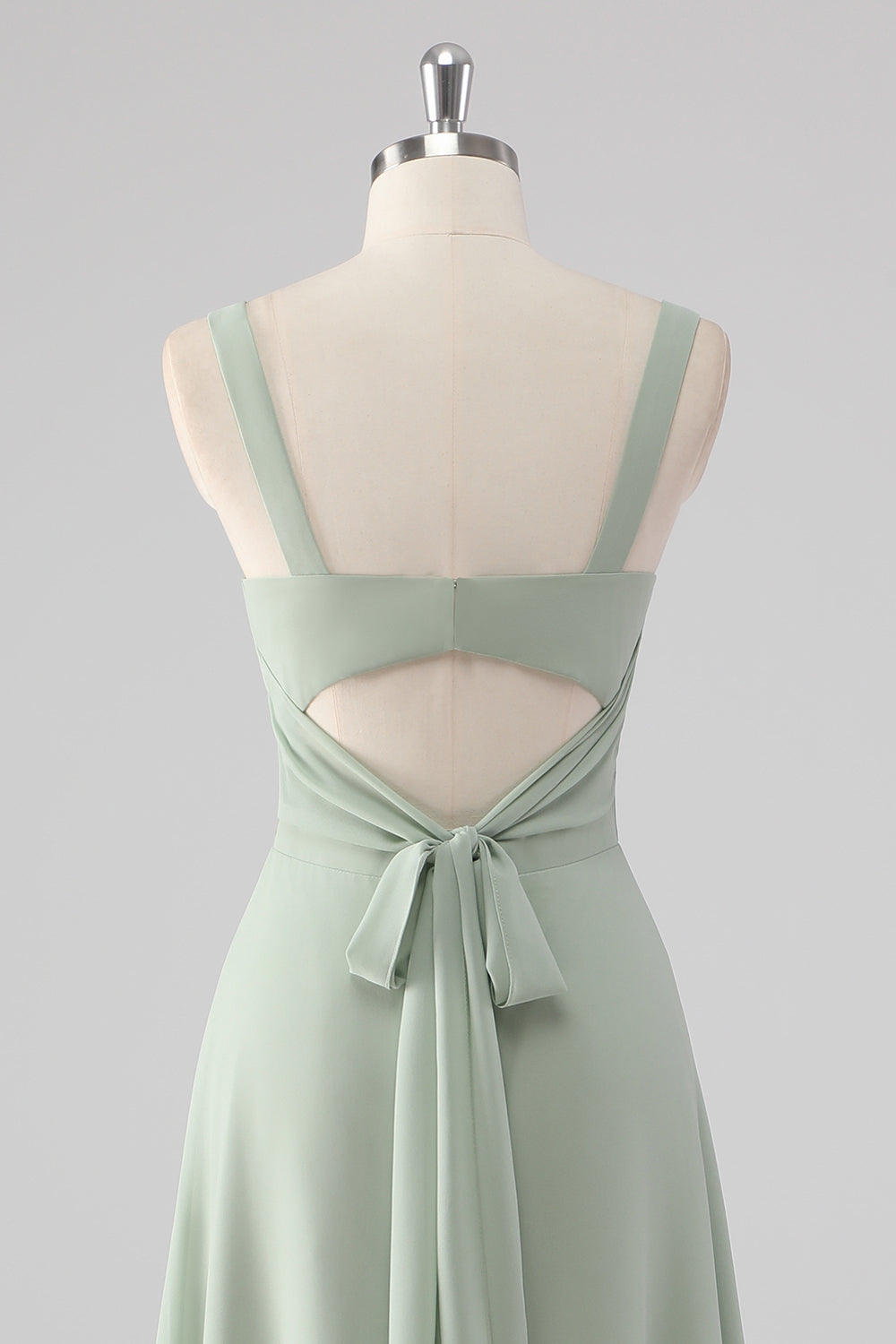 Vestido de dama de honor de gasa con cuello en V verde salvia de una línea con abertura