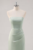 Vestido de dama de honor verde salvia sin tirantes de satén de sirena simple con abertura