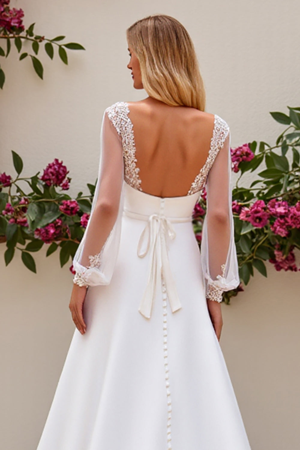 Vestido de novia de raso de raso con escote en V sirena marfil con escote