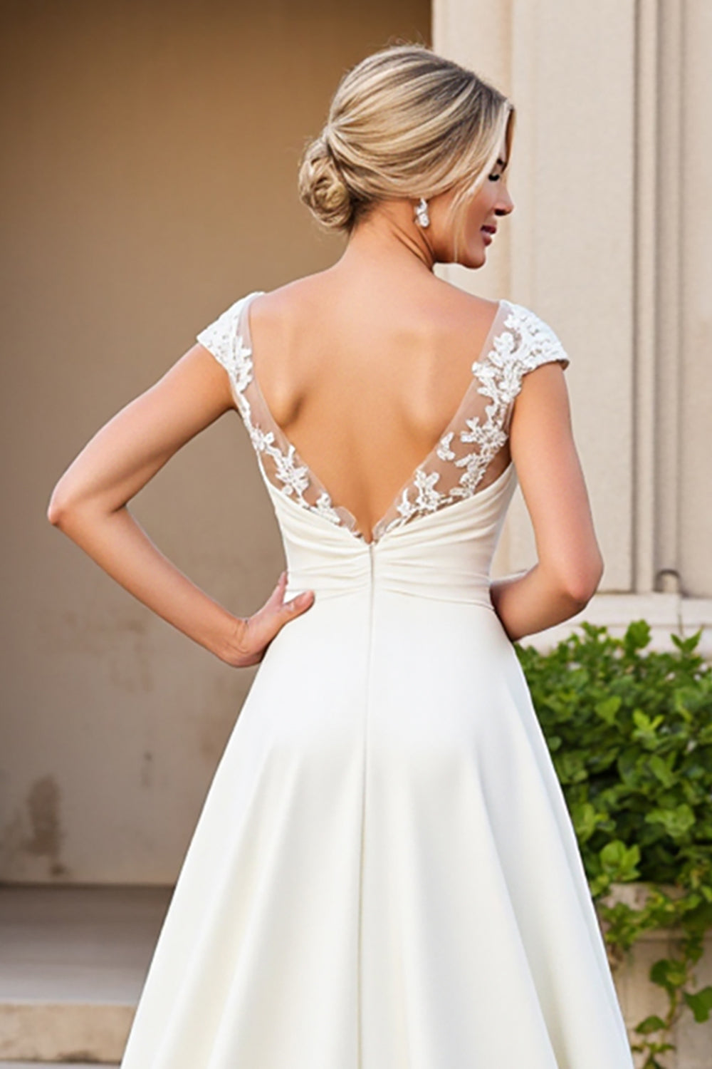 Vestido de novia largo de satén con escote en V y escote en V marfil