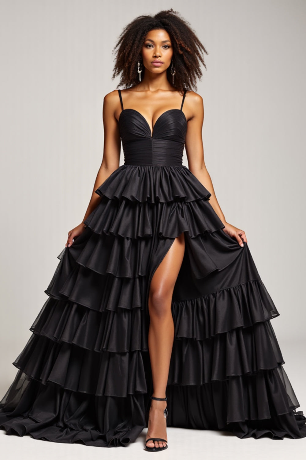 Vestido de fiesta de satén plisado con tirantes finos de línea A negro
