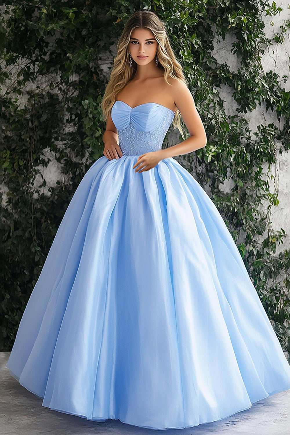 Vestido de bola de organza sin tirantes azul cielo brillante con encaje