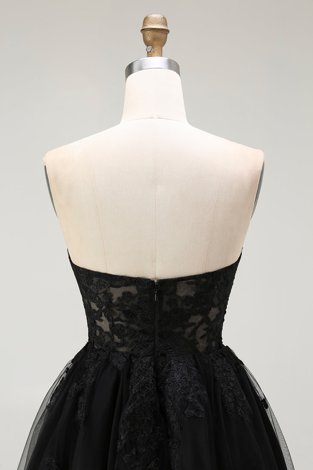 Vestido de cóctel corto con corsé transparente aplicado en forma de corazón negro