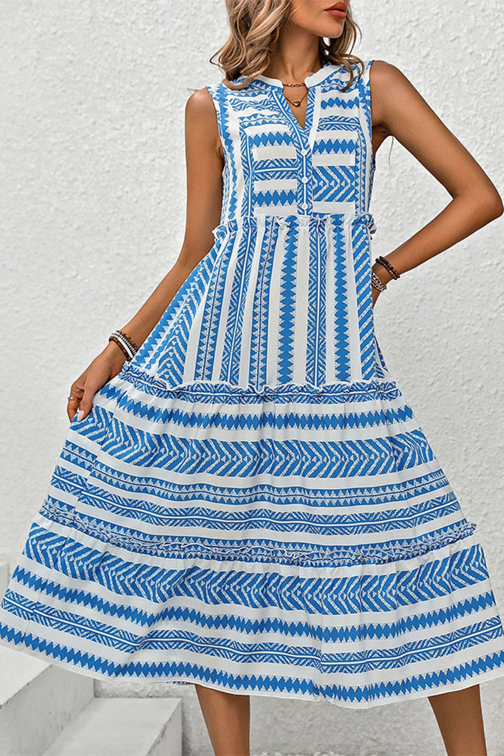 Vestido midi de verano de una línea estampado en blanco y azul