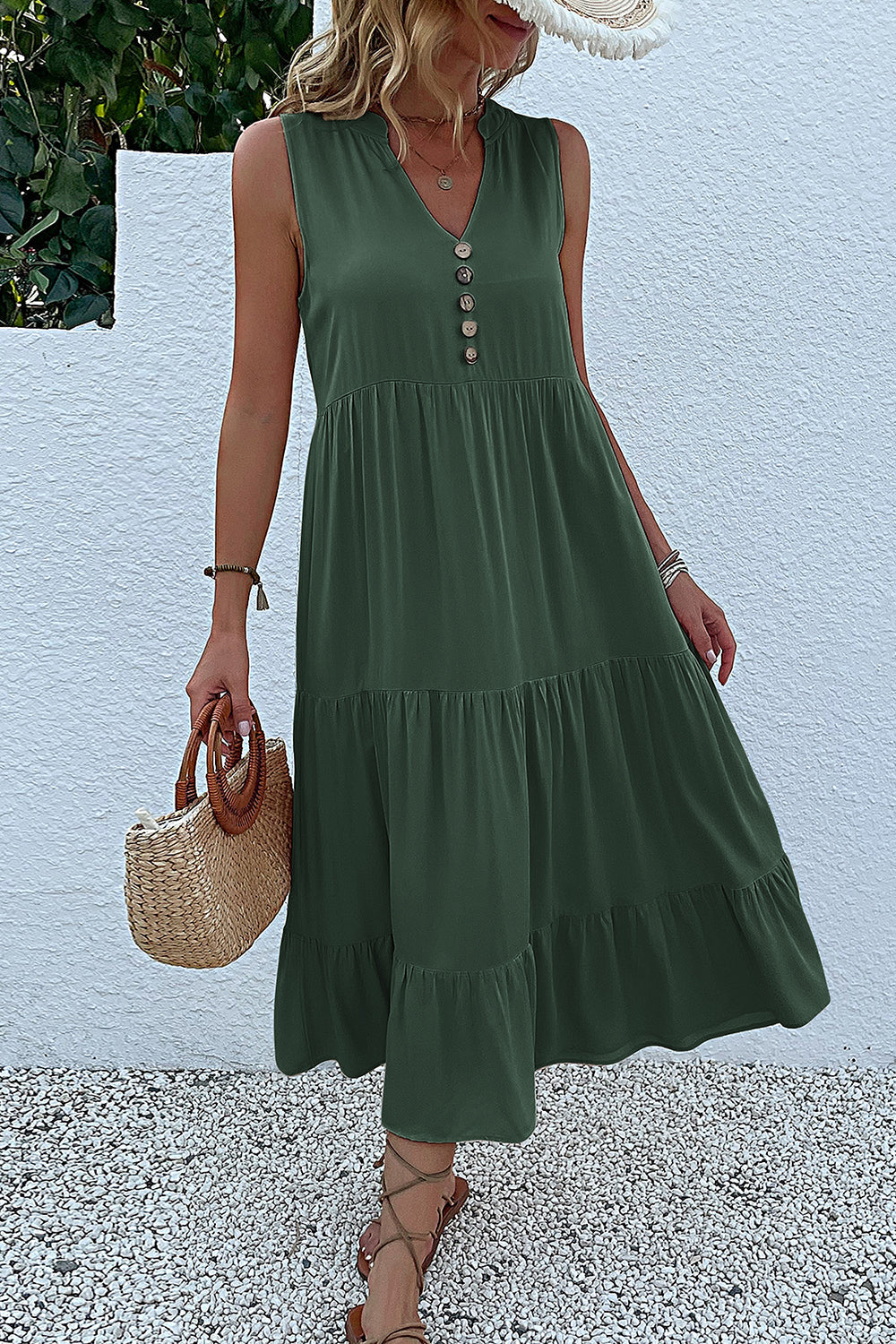 Vestido de verano negro con escote en V y botones