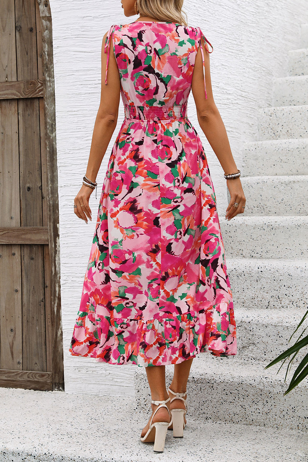 Vestido de verano midi floral fucsia con escote en V