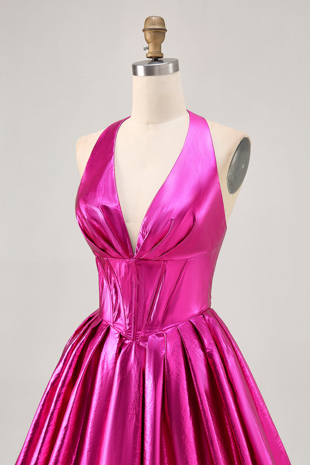 Vestido de regreso a casa plisado halter fucsia metalizado