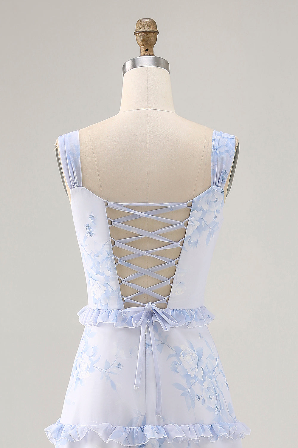 Vestido largo de invitada a la boda con estampado de flores azules y estampado en línea A