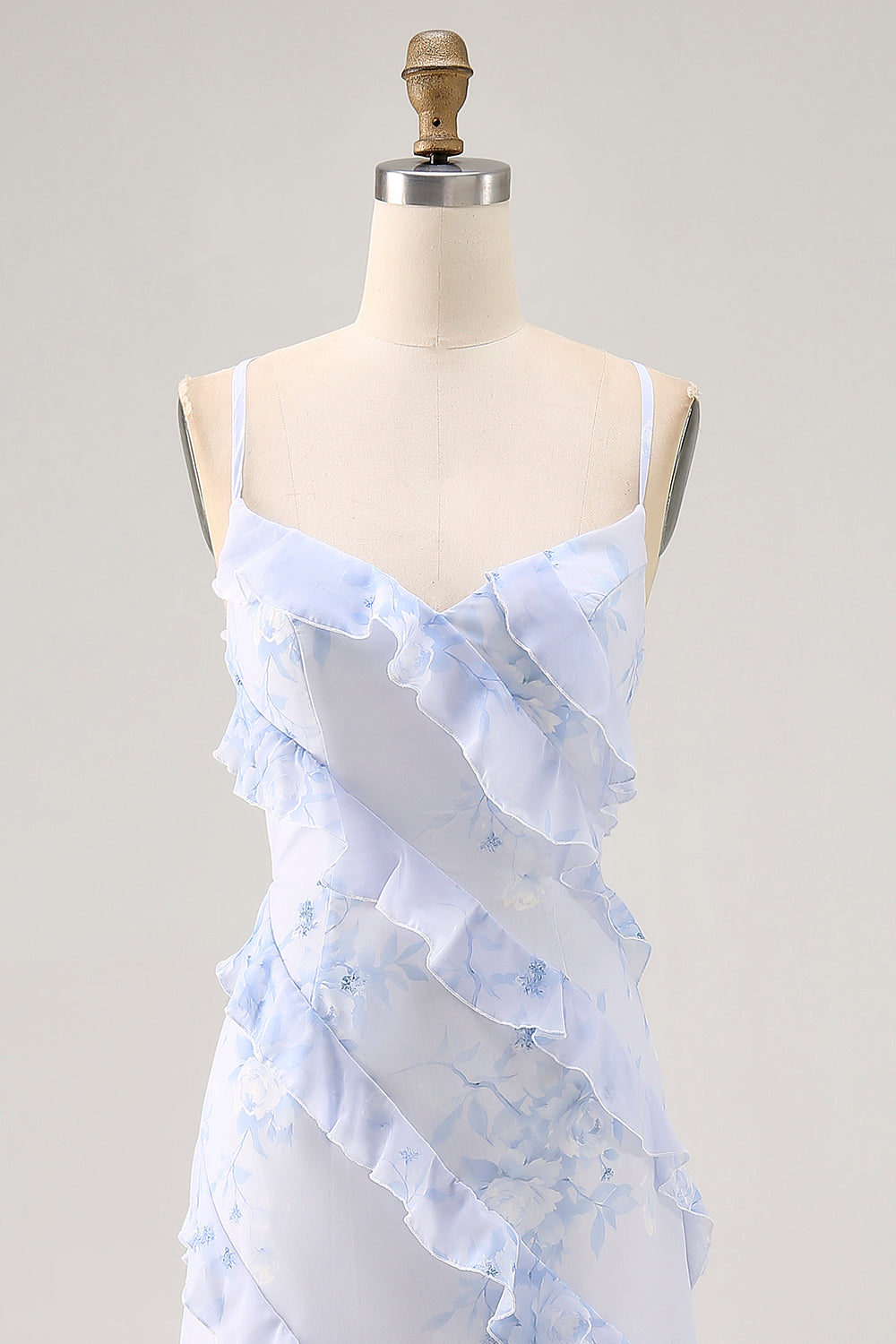 Vestido de invitada de boda estampado con tirantes finos de flores azules con volantes