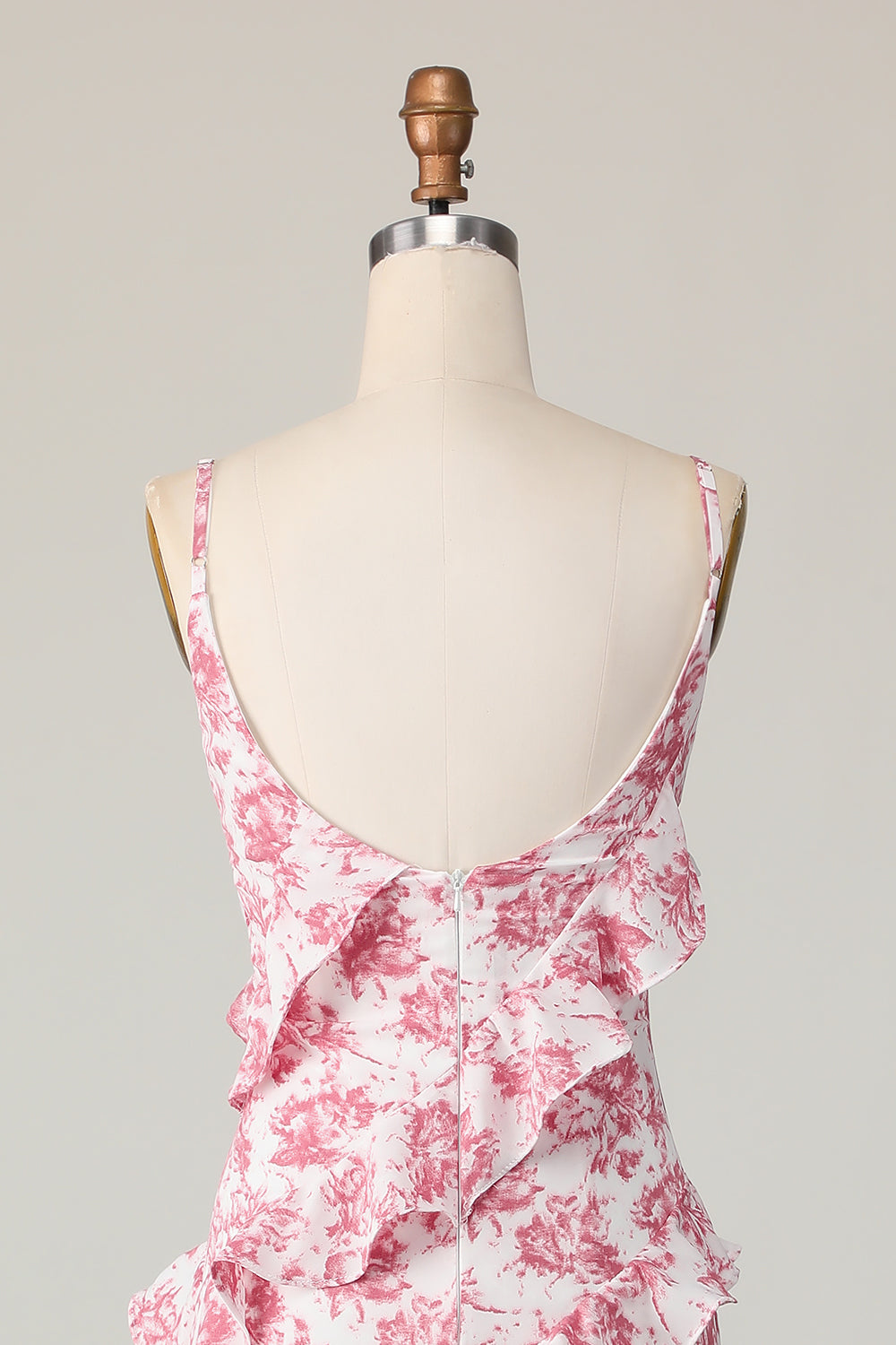 Vestido largo de invitada de boda con volantes con abertura