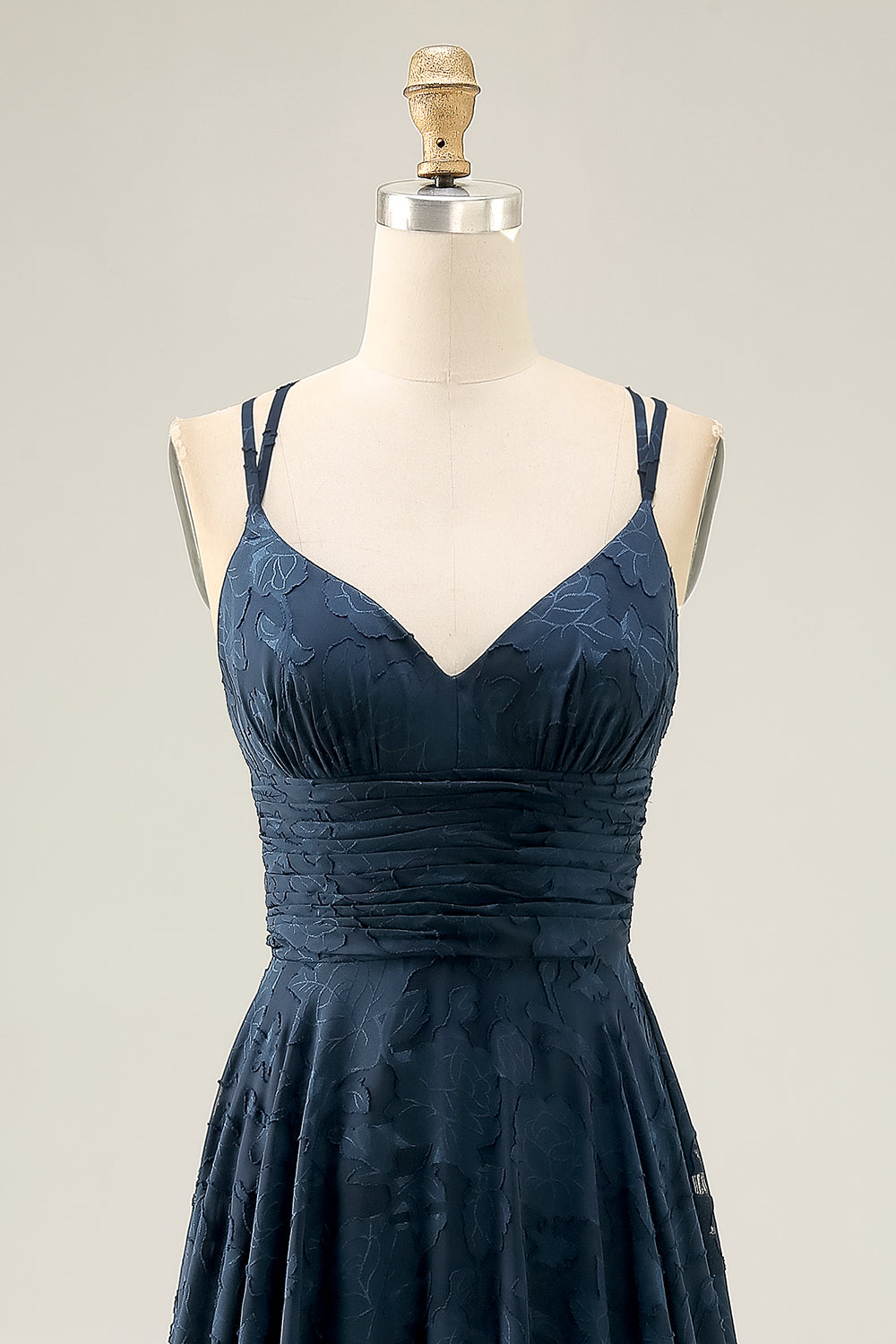 Vestido largo de invitada de boda estampado floral en línea A en azul marino