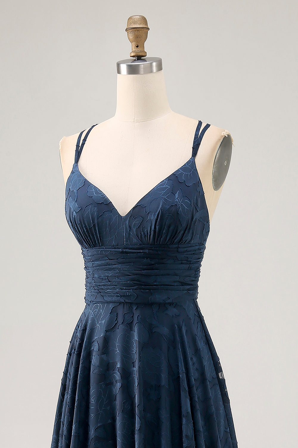 Vestido largo de invitada de boda estampado floral en línea A en azul marino