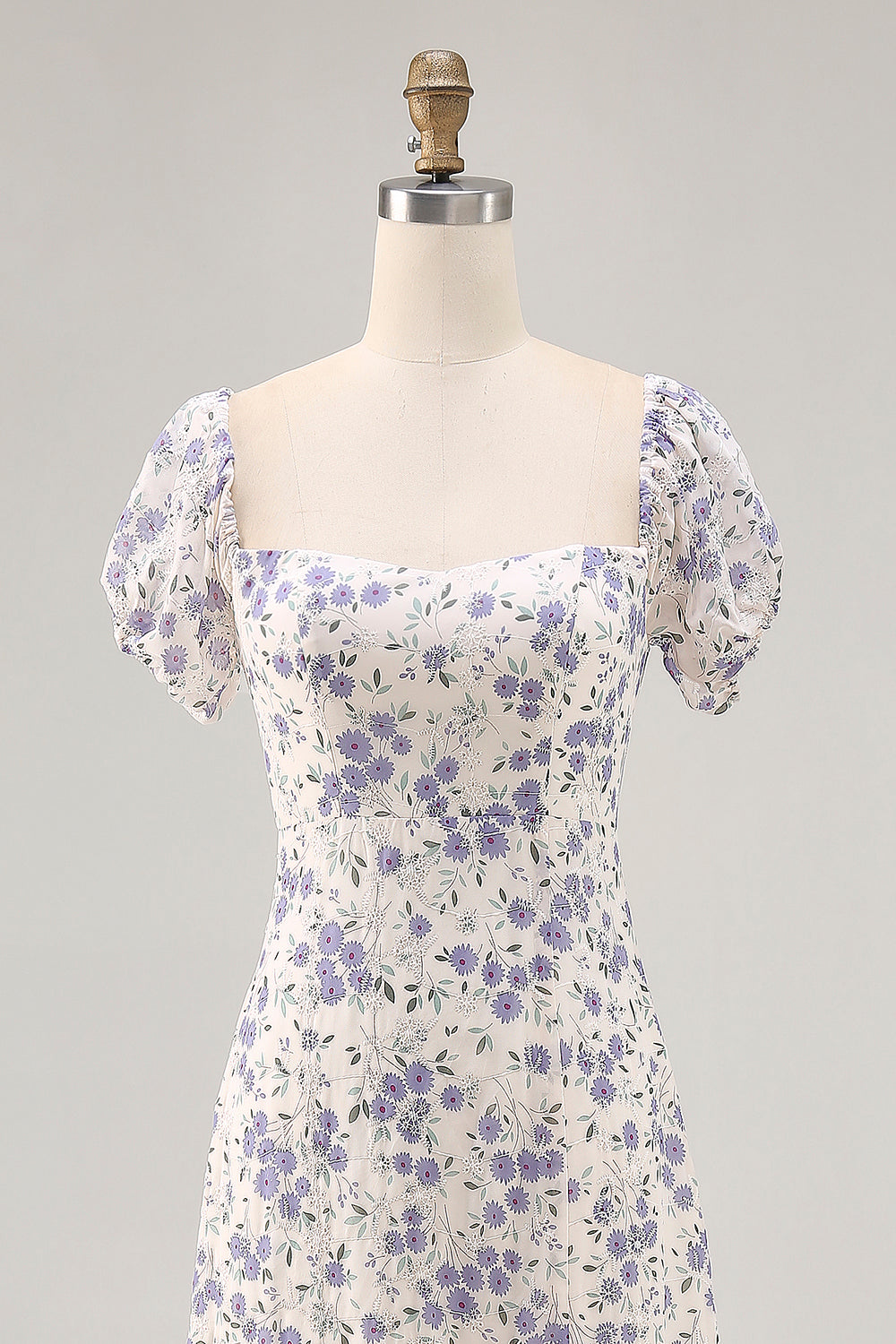 Vestido largo de invitada de boda con flores azules estampadas en línea A con abertura