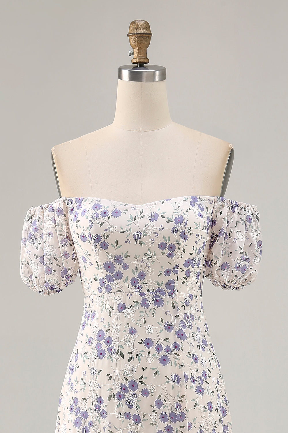 Vestido largo de invitada de boda con flores azules estampadas en línea A con abertura