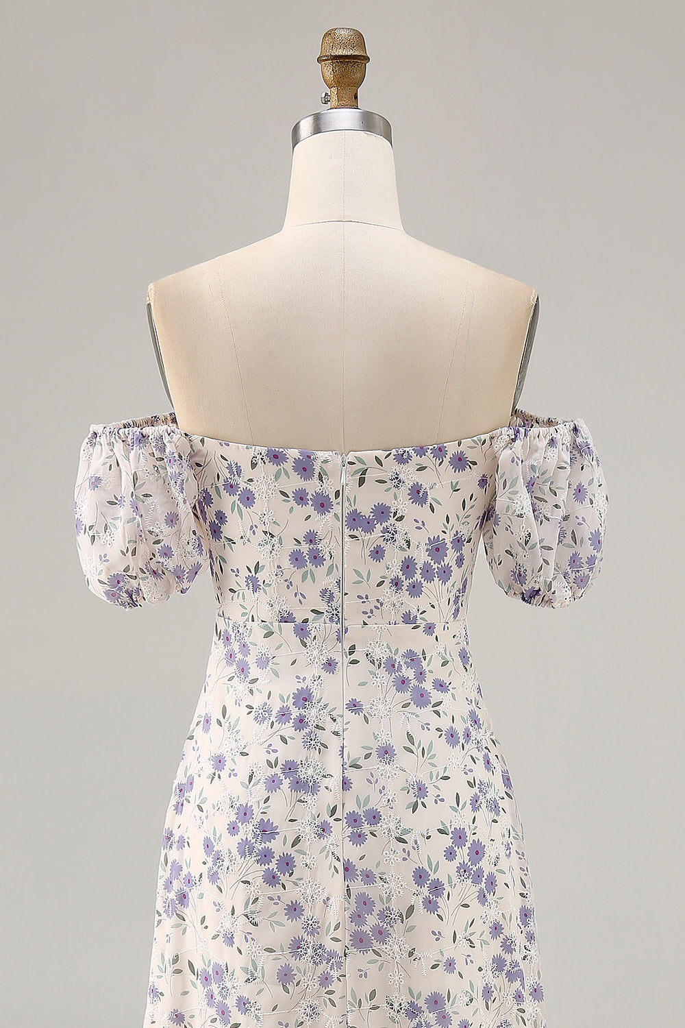 Vestido largo de invitada de boda con flores azules estampadas en línea A con abertura