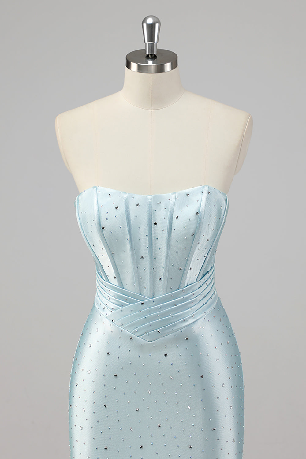 Vestido de fiesta azul con cuentas de sirena sin tirantes