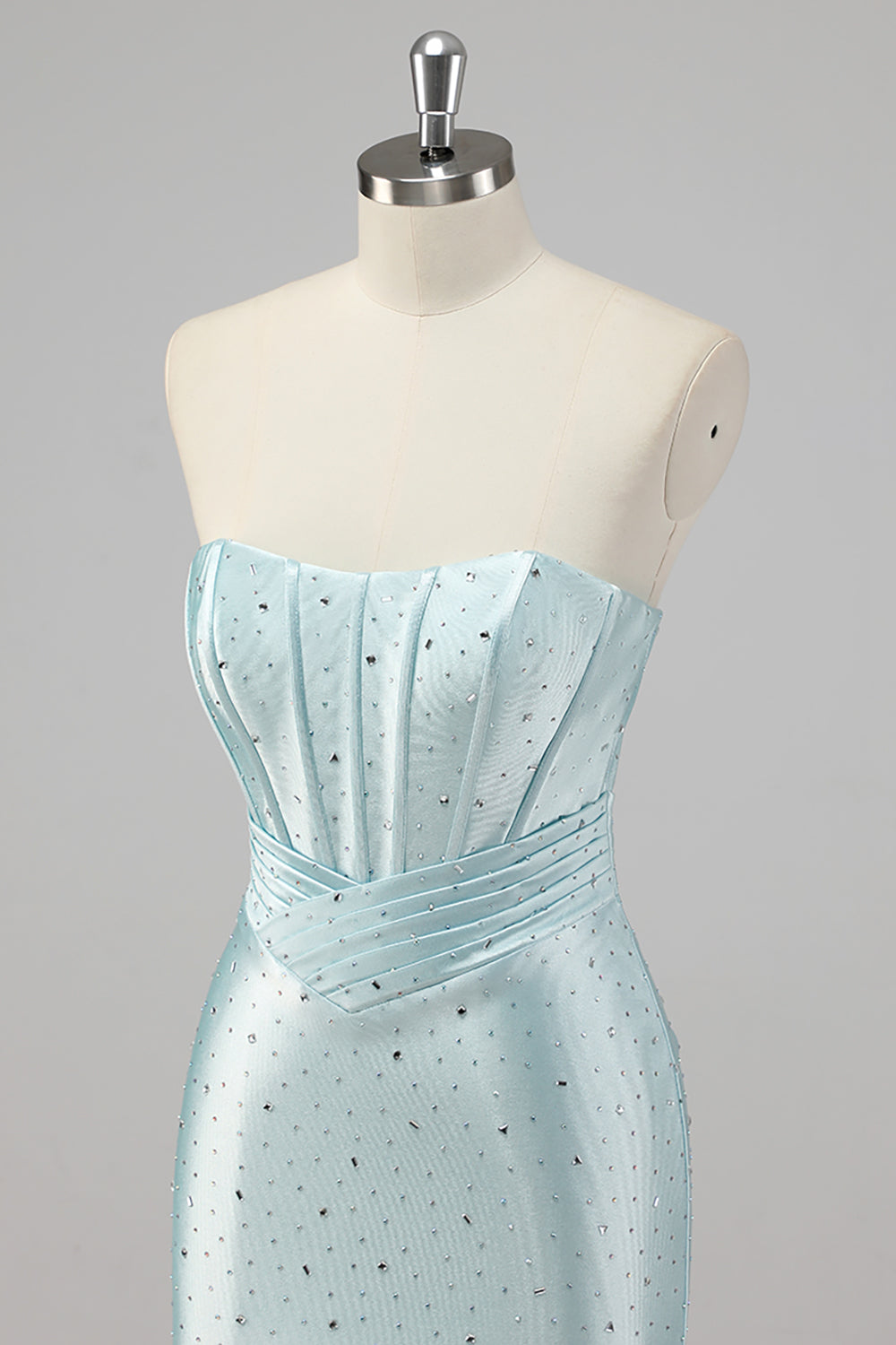 Vestido de fiesta azul con cuentas de sirena sin tirantes