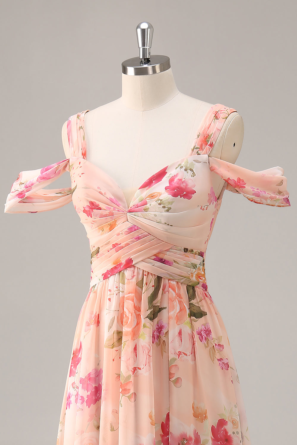 Vestido largo de dama de honor fruncido floral rosa con abertura