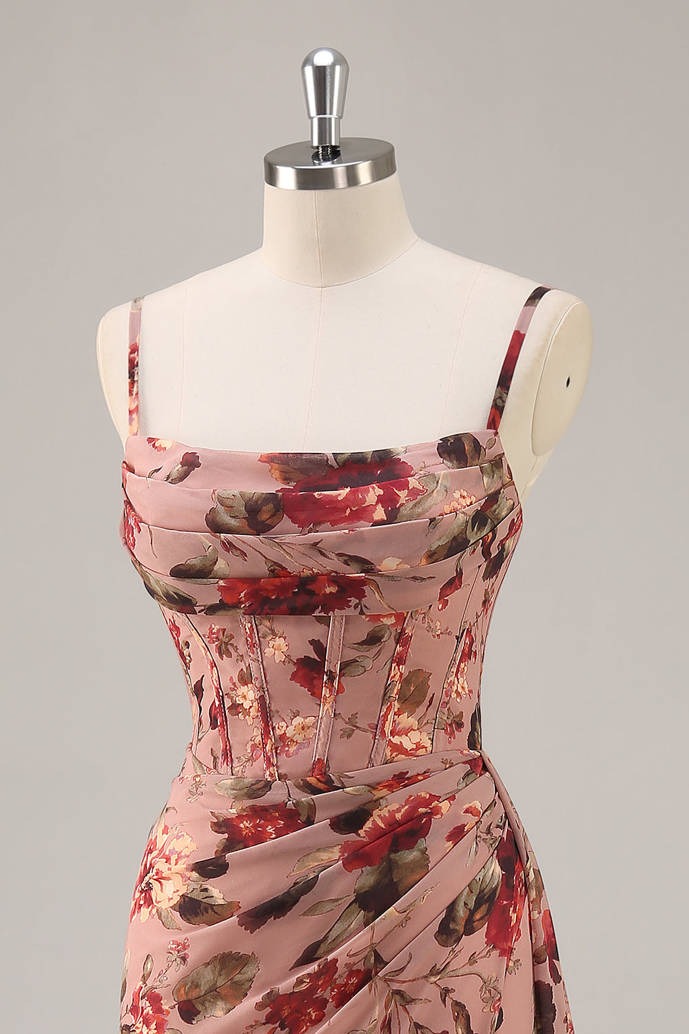 Vestido largo de dama de honor con corsé floral fruncido de rosa empolvado con abertura