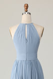 Vestido largo de dama de honor fruncido de gasa halter azul empolvado con ojos de cerradura