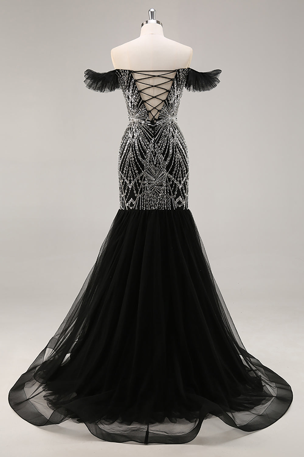 Vestido de fiesta negro de sirena con cuentas con hombros descubiertos