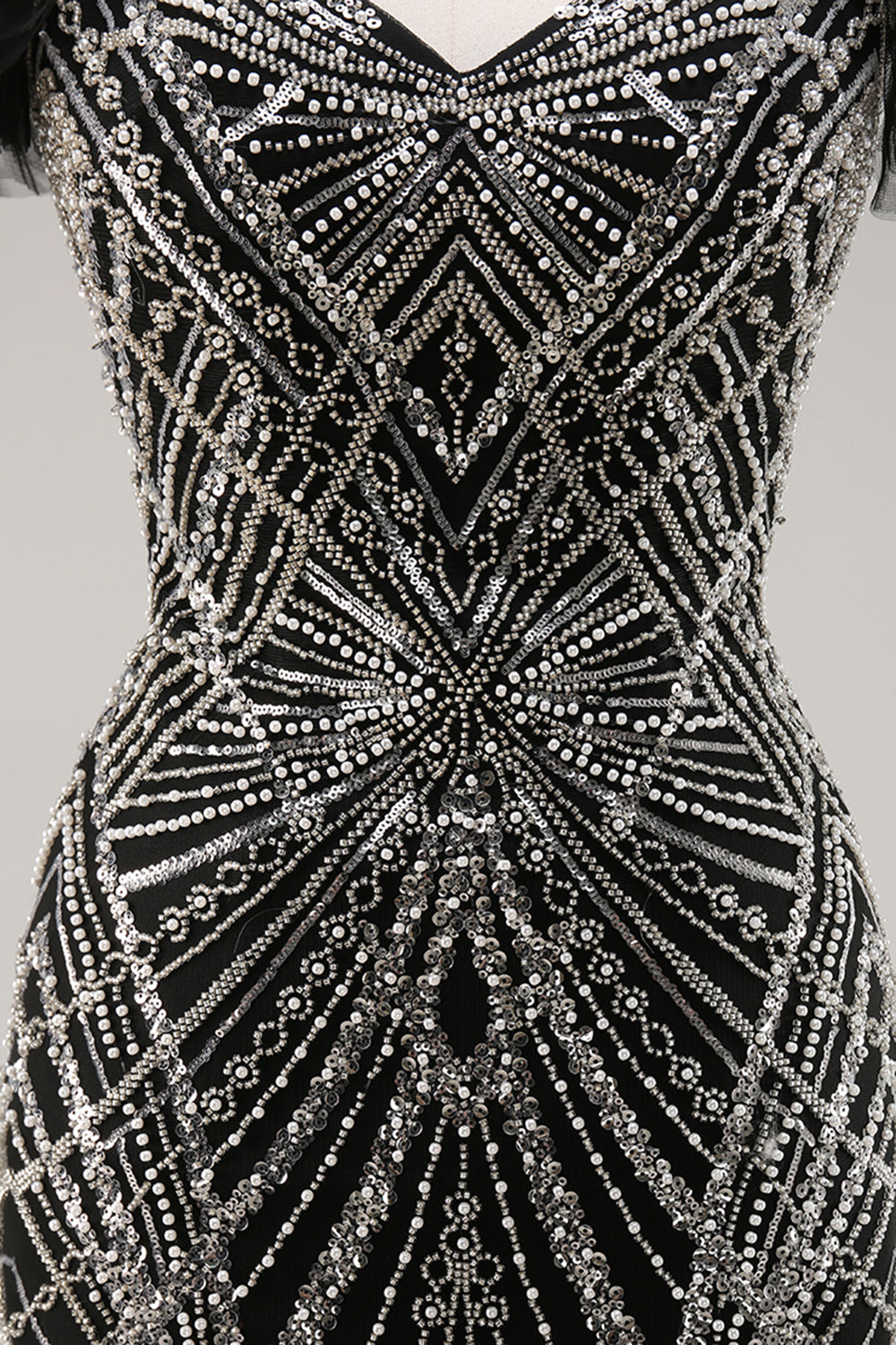 Vestido de fiesta negro de sirena con cuentas con hombros descubiertos