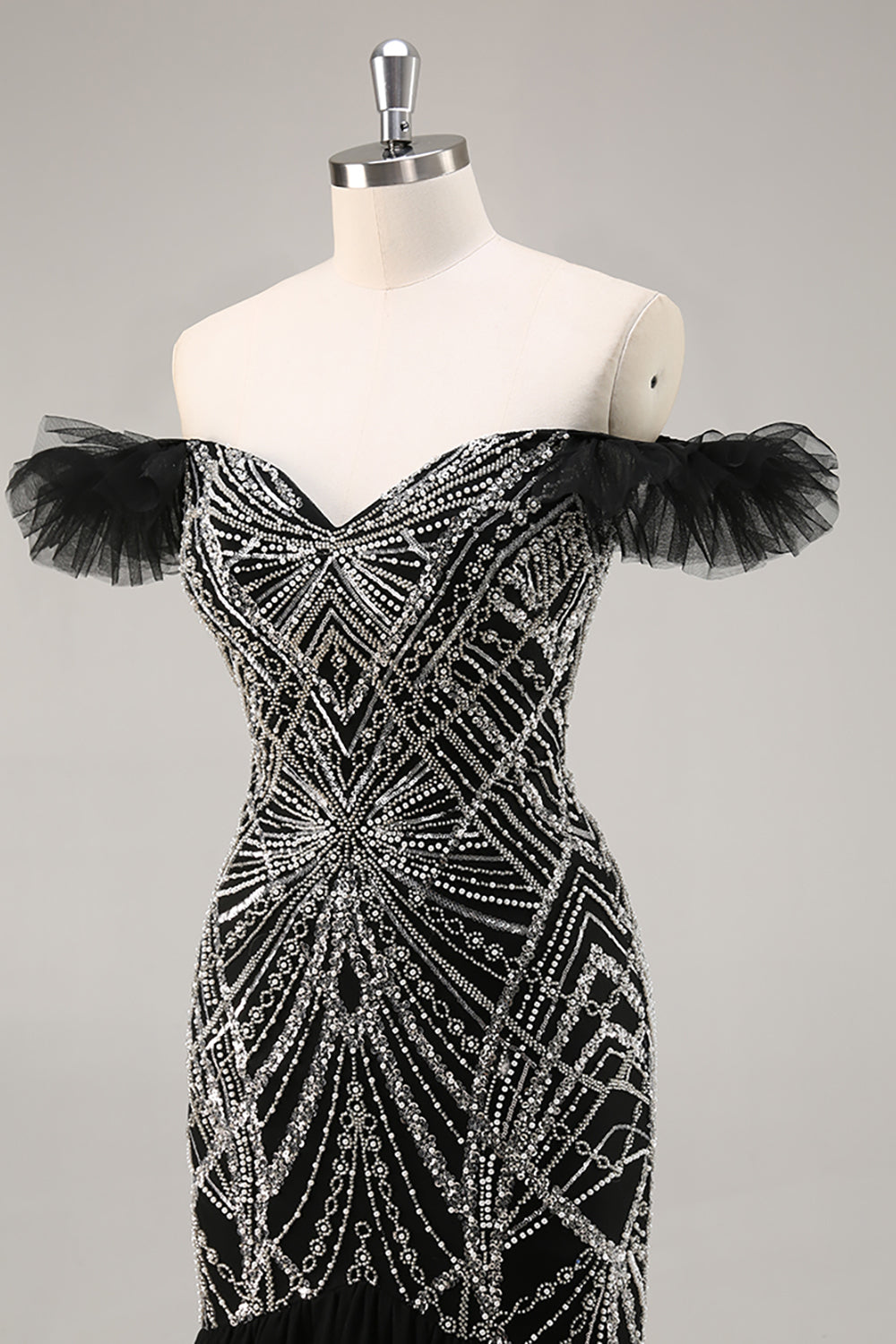 Vestido de fiesta negro de sirena con cuentas con hombros descubiertos