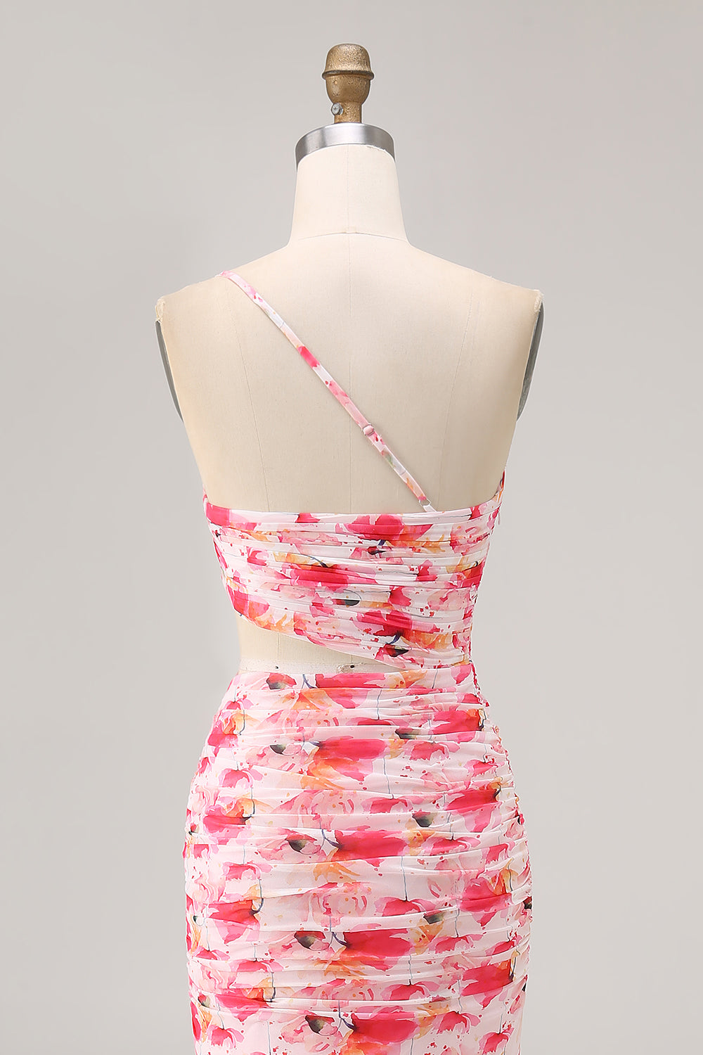 Vestido de invitada floral estampado de un hombro con corte rojo vaina